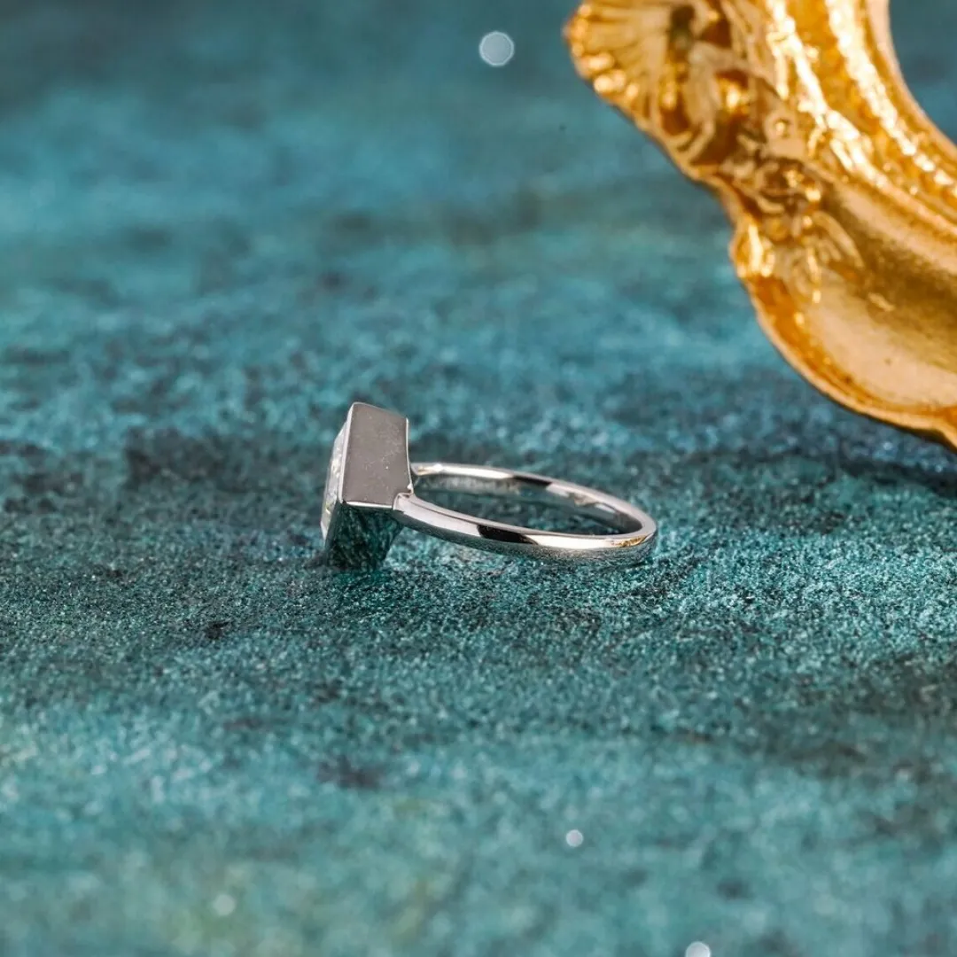 /public/photos/live/Modern Kite Set Princess Cut Moissanite Bezel Ring 700 (6).webp